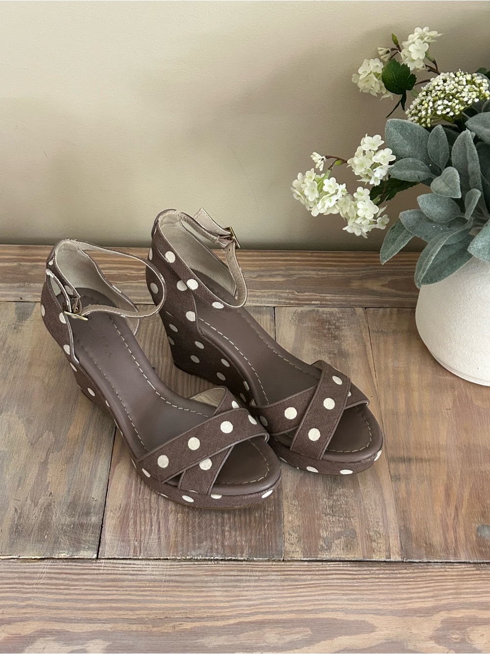 Boden Brown / Taupe Polka Dot Ankle-Strap Wedge Sandals ✨